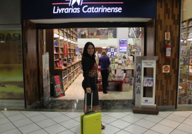 Sessão de Autógrafos -Na Mala do Imigrante - Livrarias Catarinense - Florianópolis (Santa Catarina- Brasil)