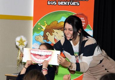 LIGIA BOLDORI APRESENTA "O MISTERIOSO ROUBO DOS DENTÕES"